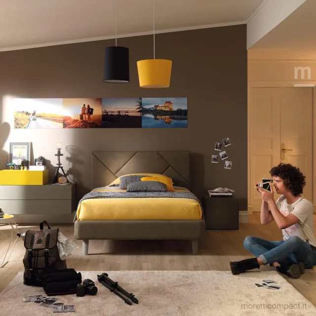 📸 La camera da letto per i ragazzi non è solo uno spazio fisico in cui riposare ma è, più di tutto, rifugio, riparo, una zona quasi sacra e il luogo in cui, durante la giornata, passano sempre più tempo.

Intima ed accogliente, così deve essere, un nido in cui custodire i propri segreti.
Vieni a scoprire la qualità delle Camerette Moretti compact presso Abita design, via N. Bixio 124, Vittoria.